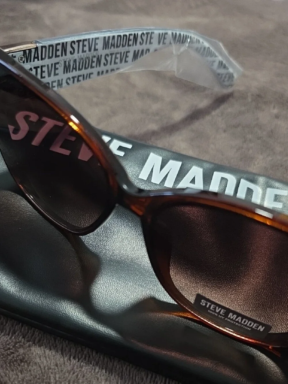 Steve Madden Shelbea Sunglasses NWT W/ Case & Cleansing Cloth